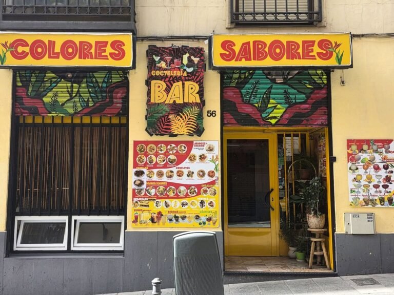 Bar restaurante colores y sabores